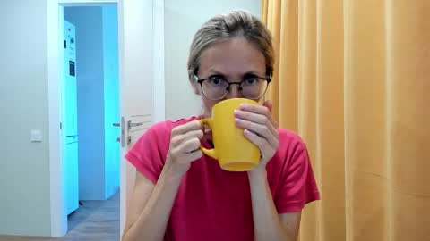 Snapshot of mollystory chatting on September 21, 8:07 am AngelMomm online show from September 21, 8:07 am