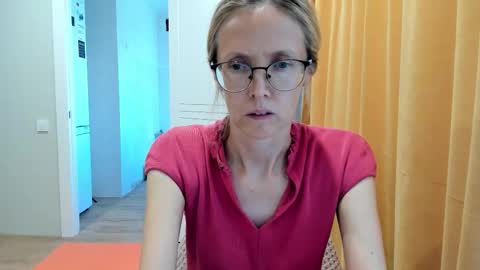 Snapshot of mollystory chatting on September 24, 9:38 am AngelMomm online show from September 24, 9:38 am