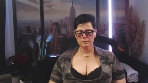Snapshot of mollysun chatting on October 5, 5:20 pm MollySun Nina Randmann online show from October 5, 5:20 pm