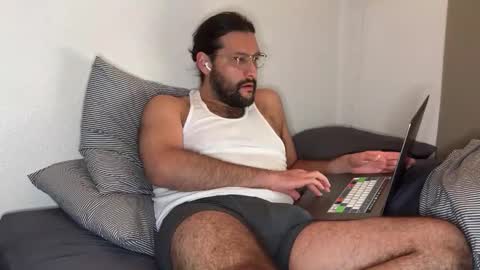 molten_escargot online show from December 22, 10:17 am