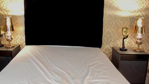 Moly Boston online show from December 5, 1:53 pm