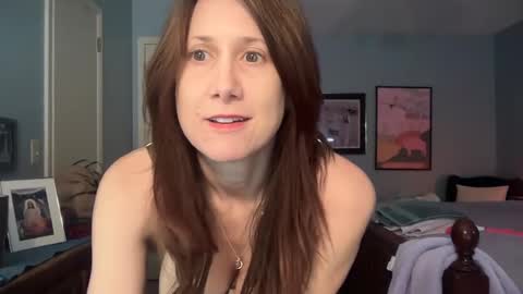 Snapshot of mommygoddessl chatting on September 18, 2:10 pm Goddess L online show from September 18, 2:10 pm
