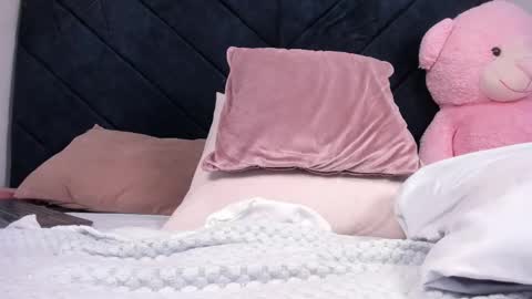 Momo  online show from March 27, 8:26 am