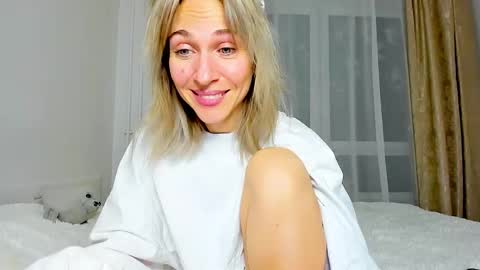 Mona online show from February 22, 8:20 pm