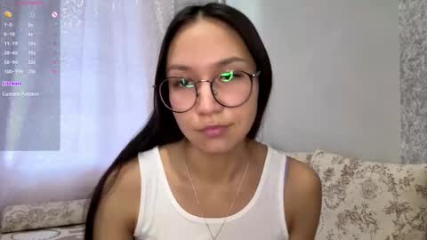 Snapshot of monacutee chatting on October 20, 8:08 am Mona online show from October 20, 8:08 am