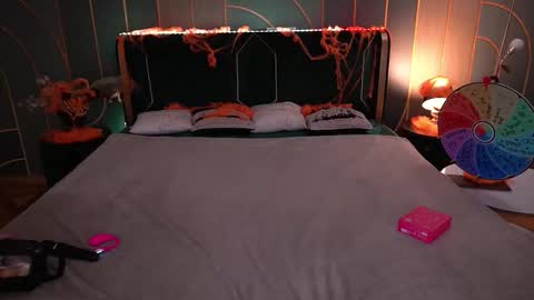 Snapshot of monamourrrr chatting on October 20, 5:34 am Taina online show from October 20, 5:34 am