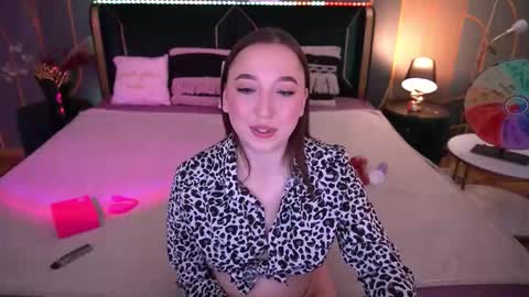 Snapshot of monamourrrr chatting on October 9, 7:03 am Taina online show from October 9, 7:03 am