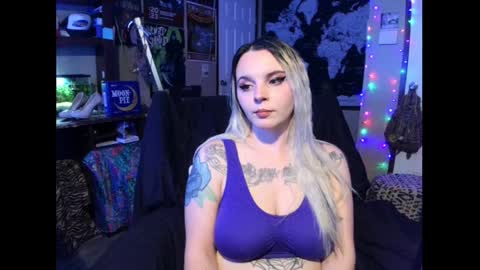 Snapshot of monica_lily chatting on December 18, 3:44 pm Monica online show from December 18, 3:44 pm