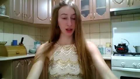 Snapshot of monica_tamayo chatting on October 10, 9:19 pm Monica online show from October 10, 9:19 pm