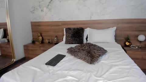 Monique  online show from February 10, 8:31 pm