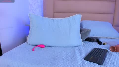 Snapshot of monserrat_towers chatting on February 13, 4:39 pm Adriana online show from February 13, 4:39 pm