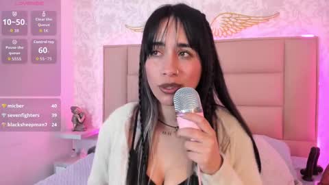 Snapshot of monserrat_towers chatting on September 18, 1:37 pm Adriana online show from September 18, 1:37 pm