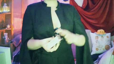 moodiemira online show from November 15, 6:09 pm