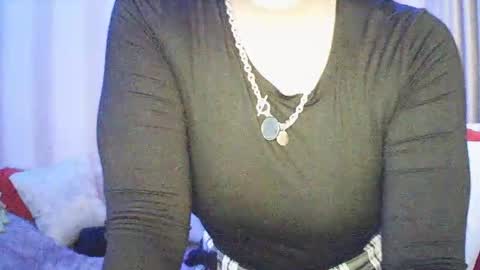 Snapshot of moodiemira chatting on October 3, 5:10 pm moodiemira online show from October 3, 5:10 pm