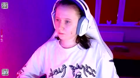 Lola online show from February 4, 4:00 pm