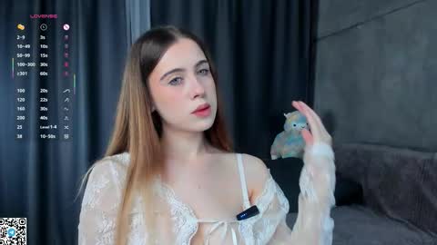 Snapshot of mooncutie_girl chatting on September 27, 12:14 pm Sophia online show from September 27, 12:14 pm