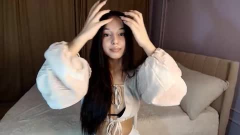 Mia online show from November 20, 12:48 pm