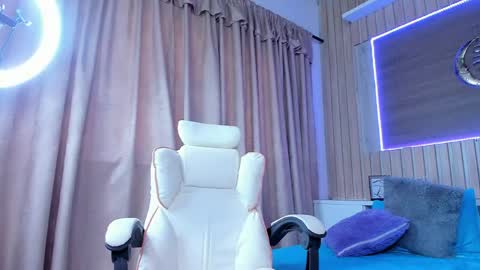 Morene  online show from April 4, 8:05 pm