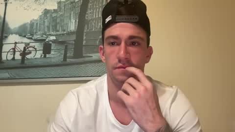 Snapshot of movedto305 chatting on October 30, 4:02 am movedto305 online show from October 30, 4:02 am