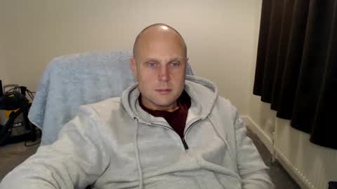 Snapshot of mr_baldy chatting on October 25, 10:43 pm Mr Baldy Likes to Chat online show from October 25, 10:43 pm