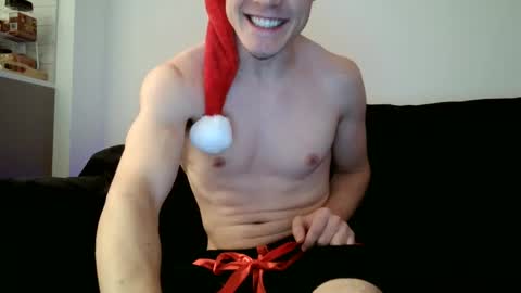 Snapshot of mr_deep1 chatting on December 14, 2:11 am James online show from December 14, 2:11 am