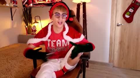 Mr Evans online show from November 22, 5:44 pm