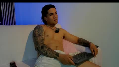 mr_maximo online show from April 18, 4:58 am