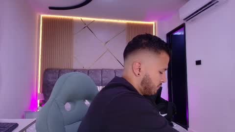 MIKEE online show from April 8, 3:09 am