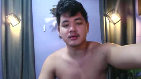 Snapshot of mr_olivercummerx chatting on October 16, 2:11 am oliver online show from October 16, 2:11 am