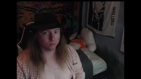 Snapshot of mr_strawberry chatting on October 8, 10:21 am mr_strawberry online show from October 8, 10:21 am
