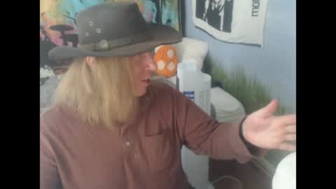 mr_strawberry online show from April 16, 5:24 pm