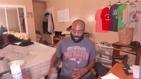 Snapshot of mrchuckdailyxxx chatting on October 6, 2:29 am Chuck Daily online show from October 6, 2:29 am