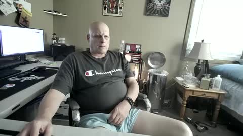 Snapshot of mrclean_55 chatting on September 15, 8:32 pm MrClean55 online show from September 15, 8:32 pm
