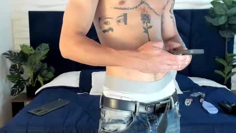 mrjustin_ online show from November 20, 9:12 pm