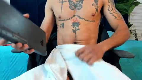 mrjustin_ online show from October 23, 10:43 pm