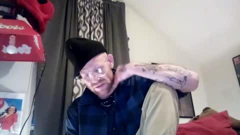 Snapshot of mrmagillacutty chatting on December 20, 3:25 am Jacob Matthew online show from December 20, 3:25 am