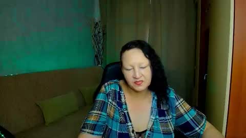 Snapshot of mrs___milf chatting on October 16, 7:08 am mrs milf online show from October 16, 7:08 am