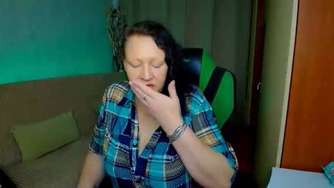 Snapshot of mrs___milf chatting on October 4, 1:25 am mrs milf online show from October 4, 1:25 am