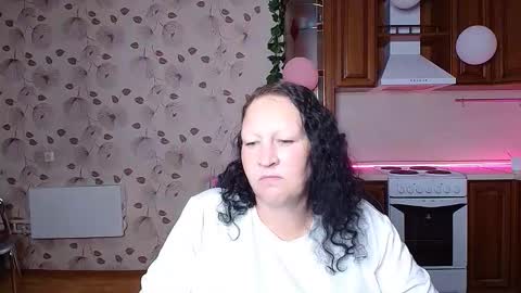 Snapshot of mrs___milf chatting on September 21, 8:51 am mrs milf online show from September 21, 8:51 am