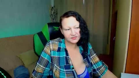 Snapshot of mrs___milf chatting on October 11, 8:41 am mrs milf online show from October 11, 8:41 am