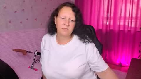 Snapshot of mrs___milf chatting on September 22, 9:02 am mrs milf online show from September 22, 9:02 am
