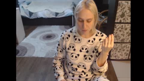 Snapshot of mrsluck chatting on October 18, 5:17 pm Sasha online show from October 18, 5:17 pm