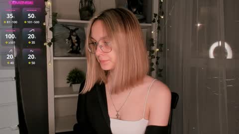 Snapshot of ms_elizabethqueen chatting on January 18, 3:49 pm Elizabeth online show from January 18, 3:49 pm