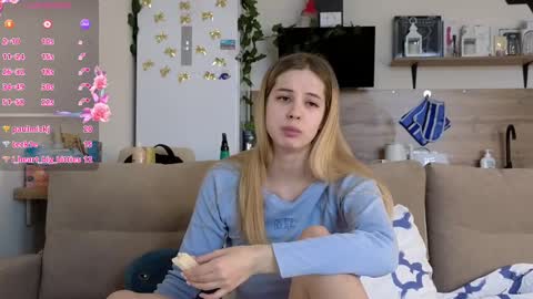Snapshot of ms_foryou chatting on March 5, 6:33 am Ms ForYOU online show from March 5, 6:33 am