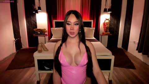 Snapshot of ms_lhaydeebunny chatting on December 21, 2:25 pm Evon online show from December 21, 2:25 pm