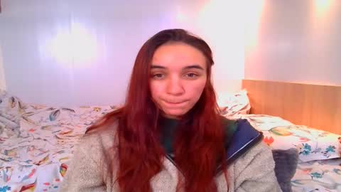 Snapshot of ms_sophiee chatting on December 6, 12:18 am ms_sophiee online show from December 6, 12:18 am