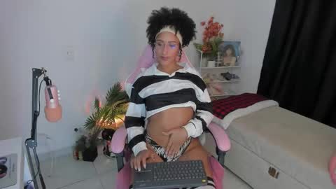 HEY GUYS IF YOU LIKE SEXY SHOW YOU ARE IN THE CORRECT PLACE CU WENESDAY PVT OPEN   TRANSMISSION TIME 5 PM - 10 PM COLOMBIA online show from February 19, 1:38 am