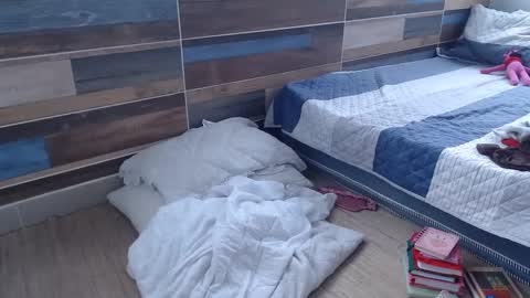   online show from September 30, 5:34 pm