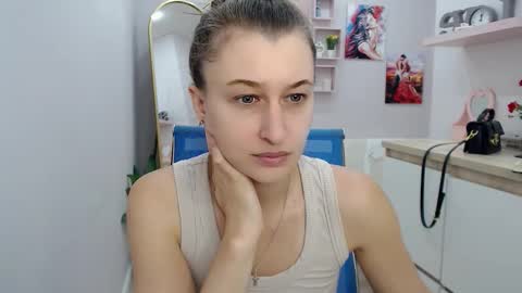 Snapshot of muriel_elvin chatting on September 12, 9:22 am muriel_elvin online show from September 12, 9:22 am