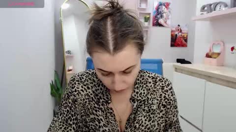 Snapshot of muriel_elvin chatting on October 6, 9:16 am muriel_elvin online show from October 6, 9:16 am